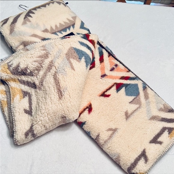 NEW!! Pendleton White Sands Aztec Sherpa throw blanket - Picture 7 of 14